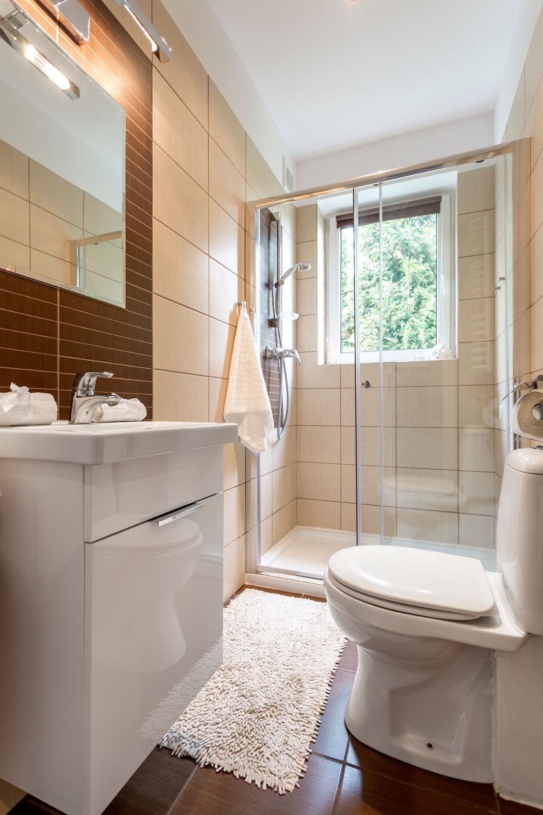bathroom brown tile