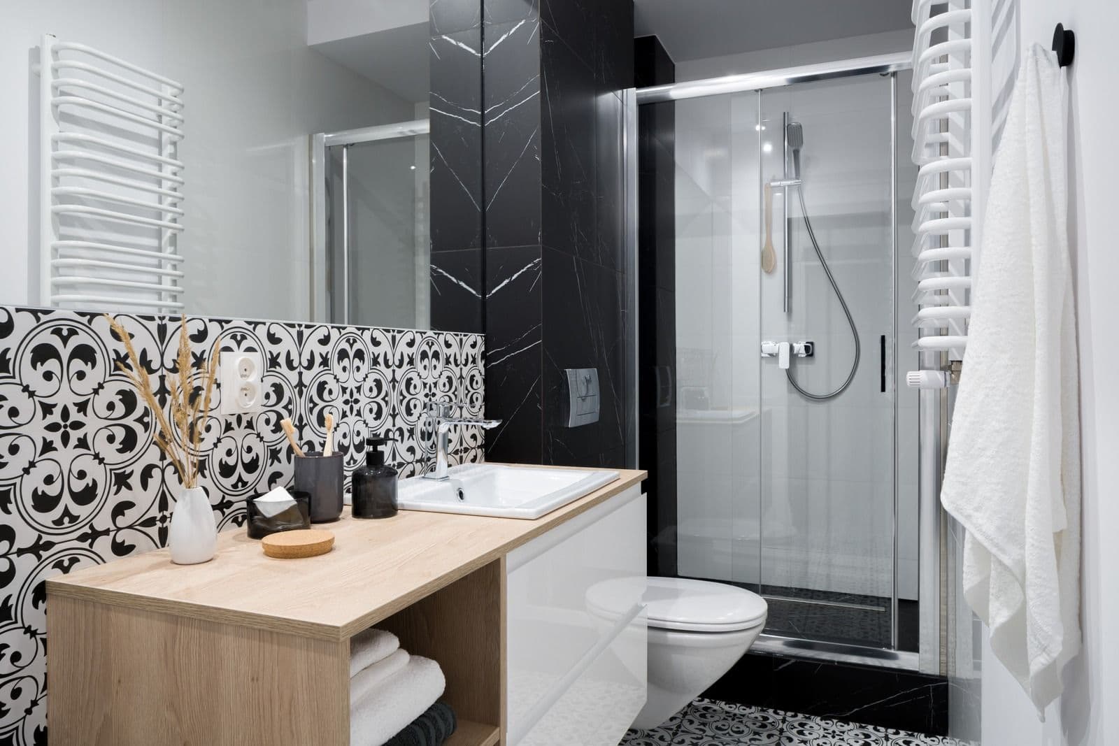imgi_48_bathroom-remodeling-in-nixa-mo-black-and-white-bathroom.jpg