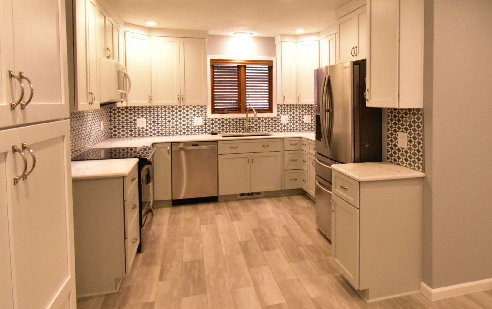 imgi_54_White-U-Shape-Kitchen-Design.jpg