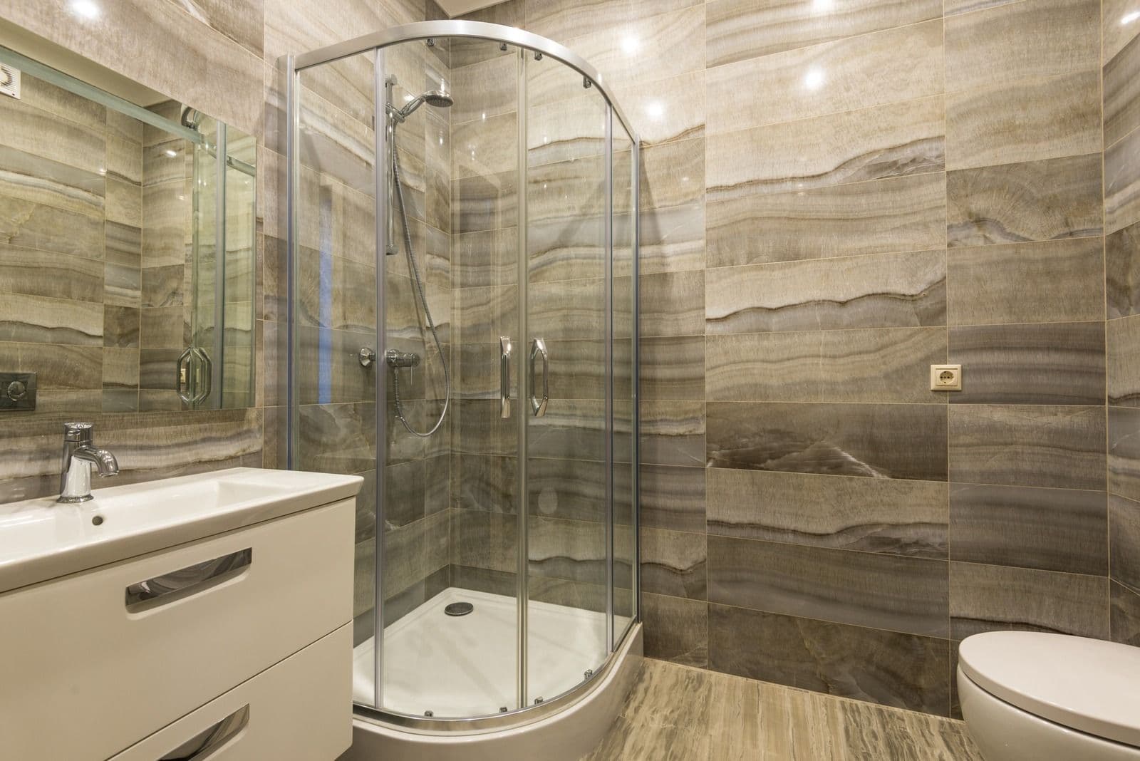 imgi_55_jacuzzi-showers-in-springfield-mo-with-acrylic-base.jpg