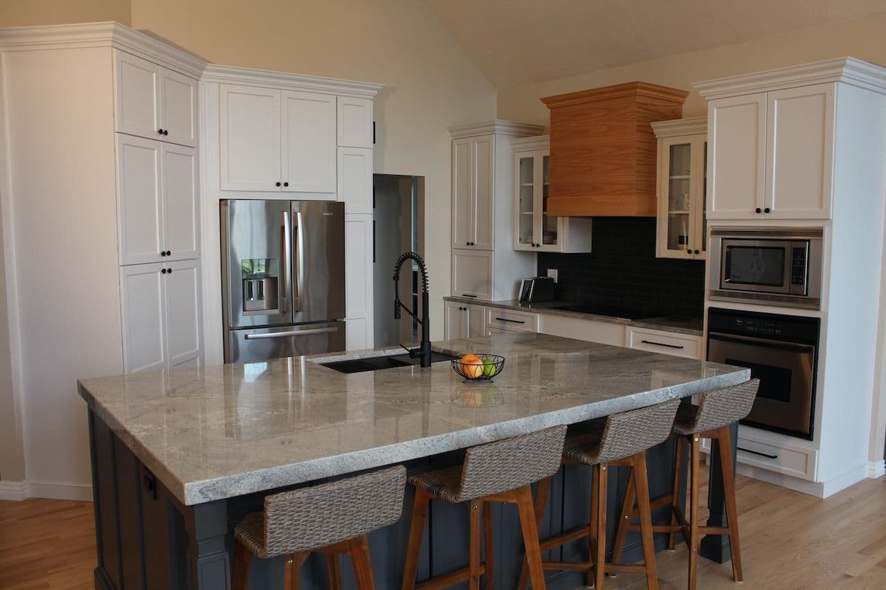 imgi_94_kitchen-design-in-springfield-mo-white-cabinets.jpg