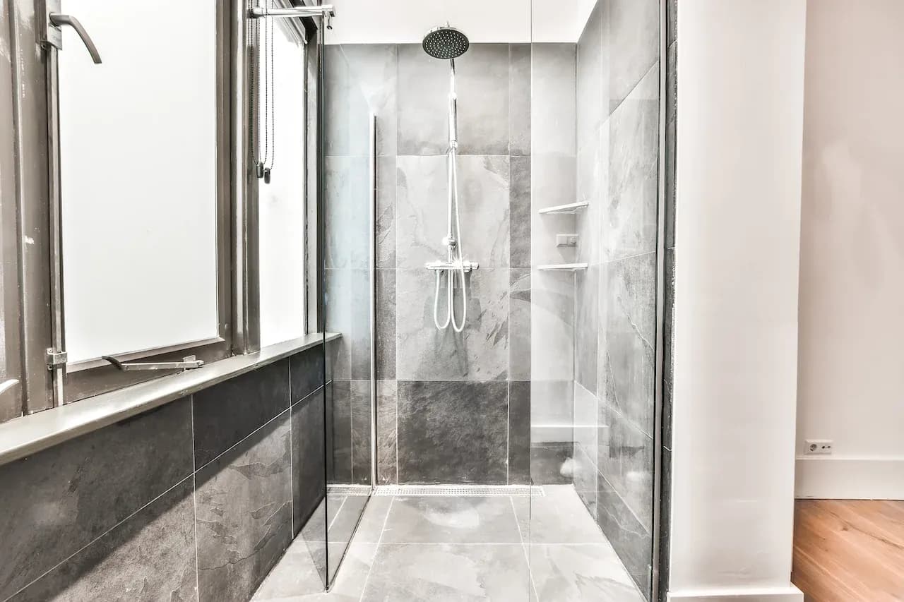 Shower Inserts vs. Custom Shower Walls: Which Is Best for Your Space?