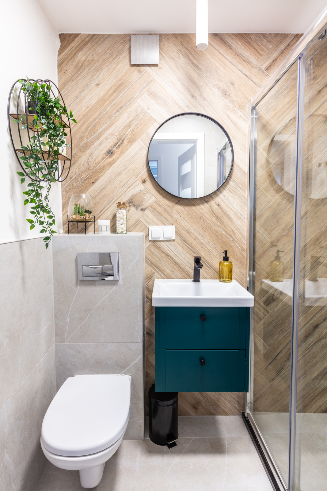 Small bathroom made bigger by a walk-in shower in Springfield MO